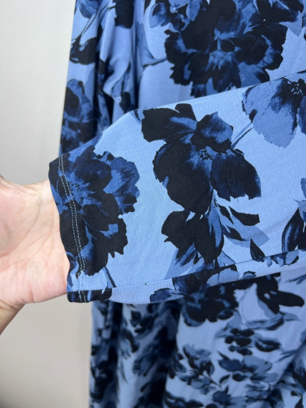 J. Jill Wearever Floral Shift Dress Blue Pockets Jersey Knit Cottagecore Medium - Picture 6 of 16